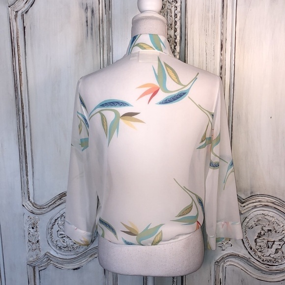Banana Bay Fine Resort-wear Sheer Mid Sleeve Tropical Print Front Tie Top S/S - Picture 8 of 12
